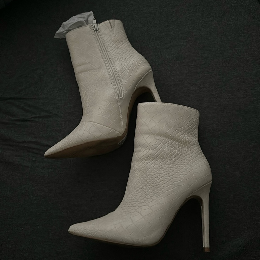 Express white booties
